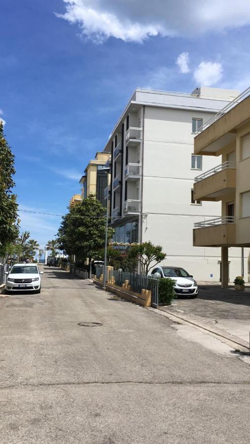 Hotel Glenn Rimini Bagian luar foto
