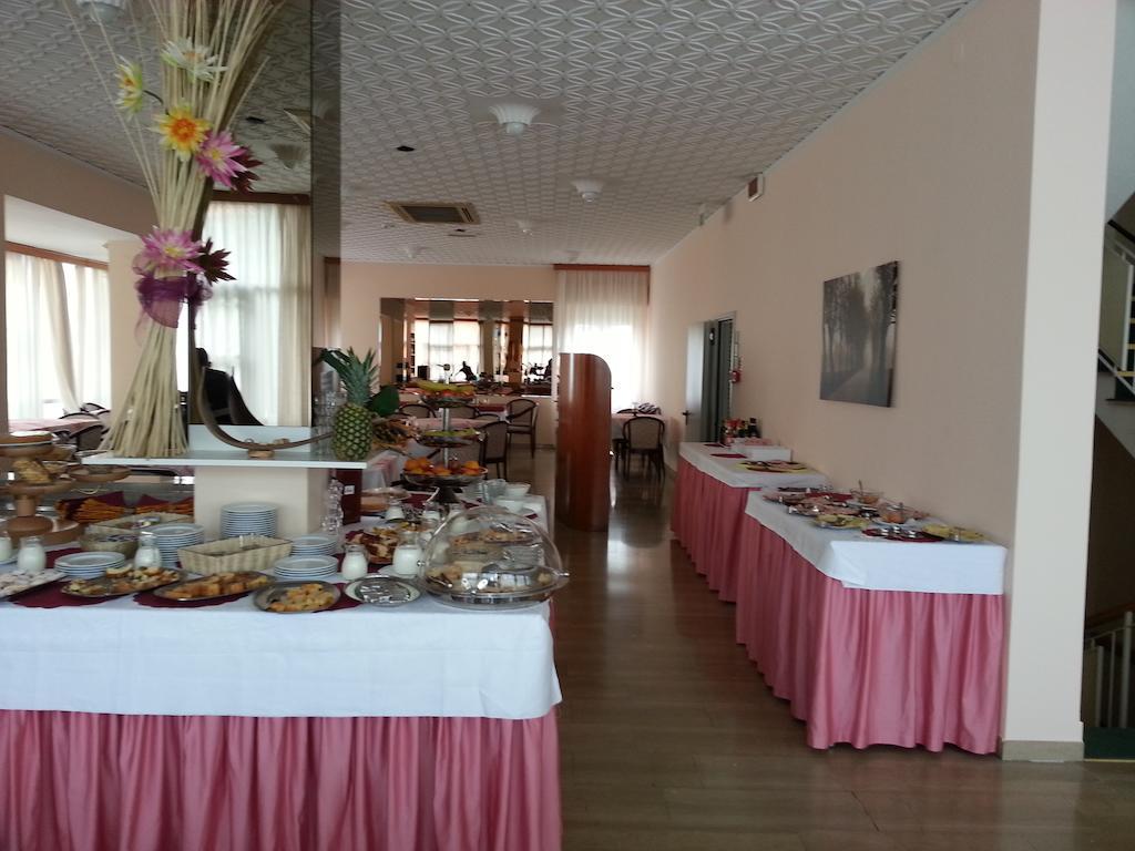 Hotel Glenn Rimini Bagian luar foto