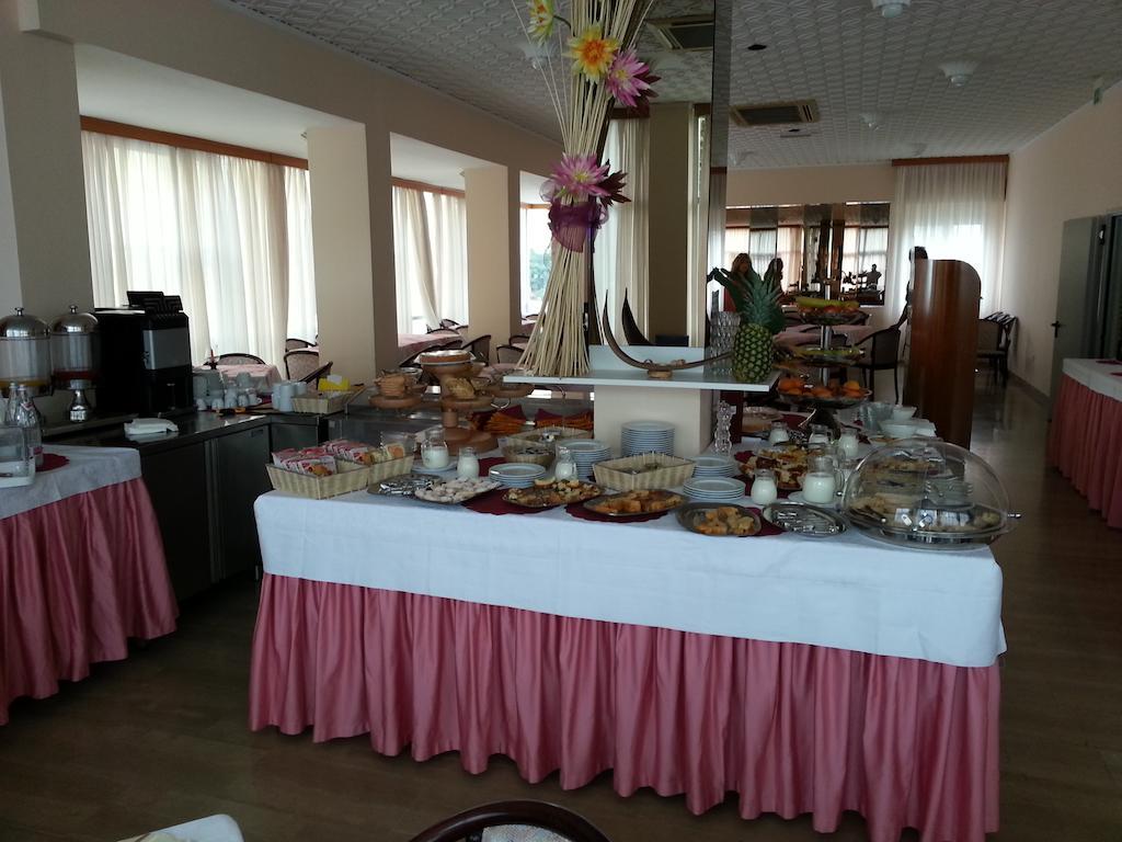 Hotel Glenn Rimini Bagian luar foto