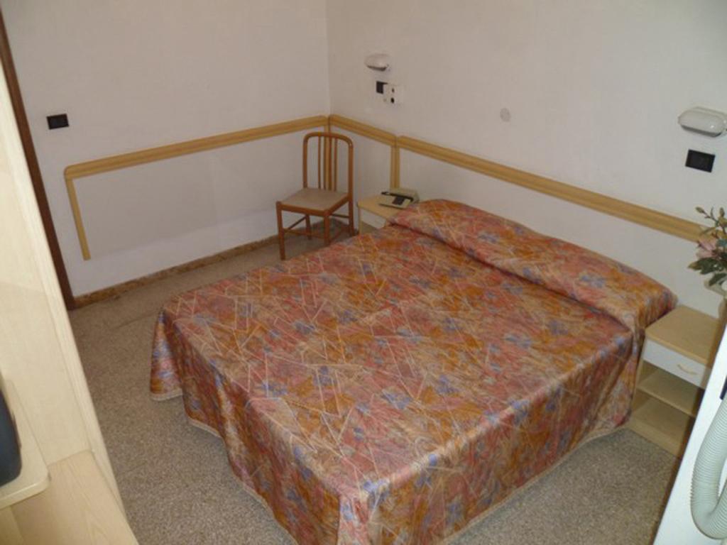 Hotel Glenn Rimini Bagian luar foto