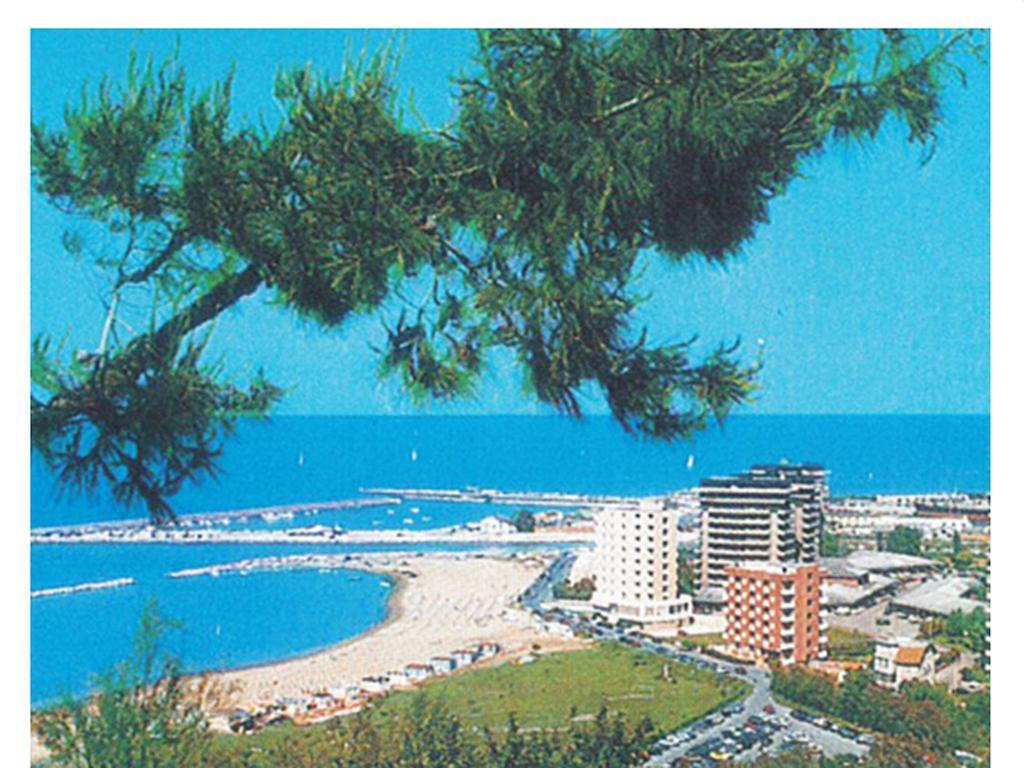 Hotel Glenn Rimini Bagian luar foto