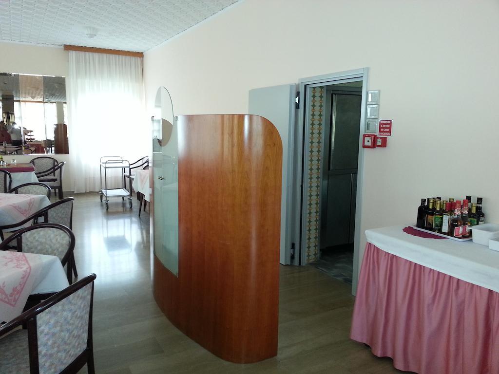 Hotel Glenn Rimini Bagian luar foto