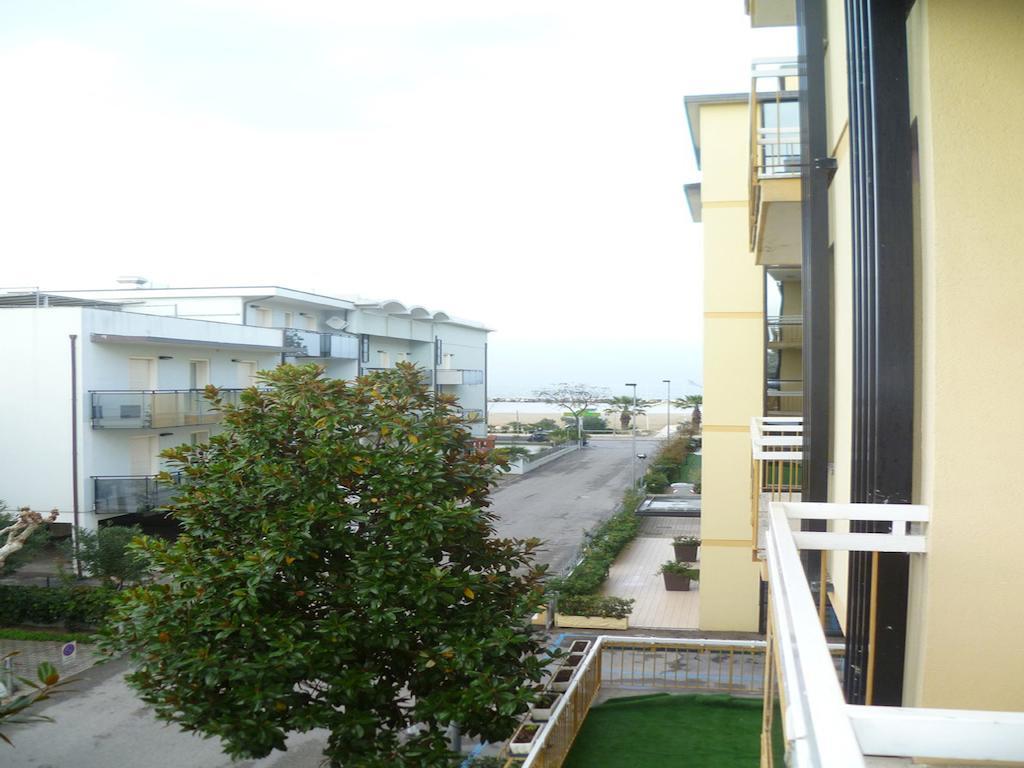 Hotel Glenn Rimini Bagian luar foto