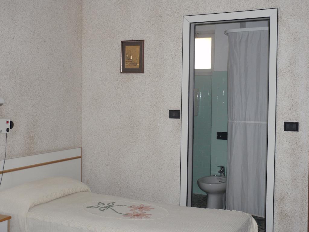 Hotel Glenn Rimini Bagian luar foto