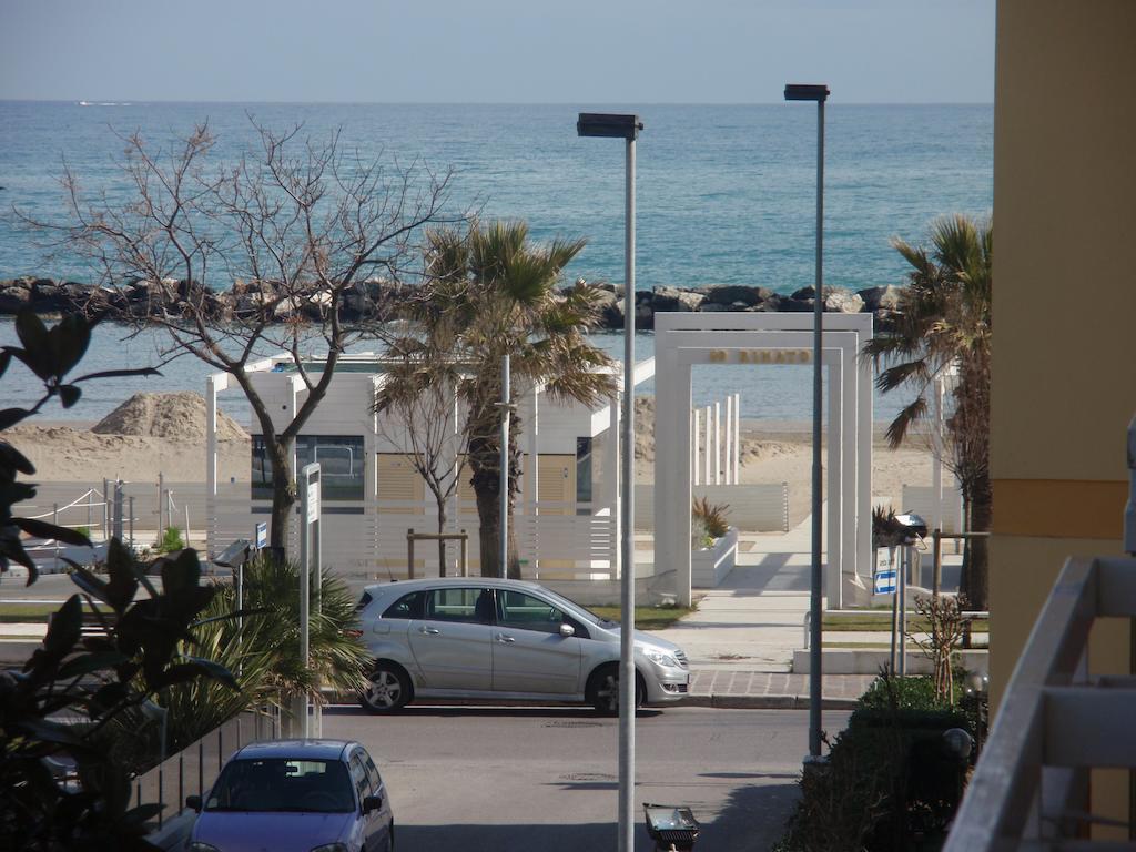 Hotel Glenn Rimini Bagian luar foto