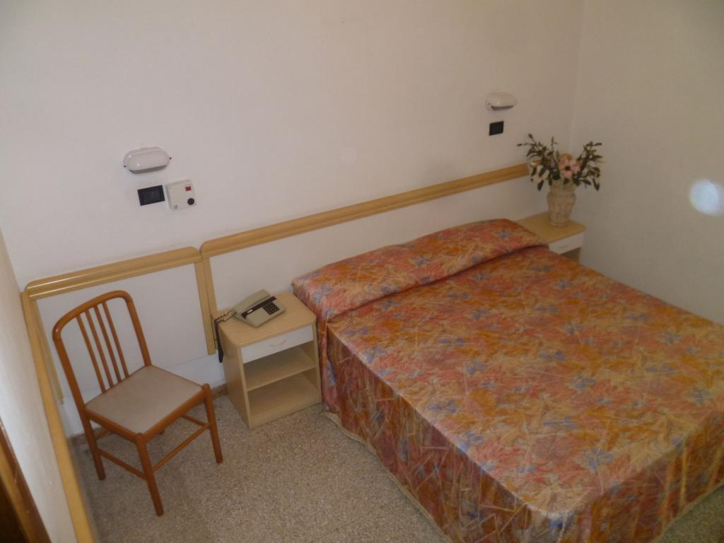 Hotel Glenn Rimini Bagian luar foto