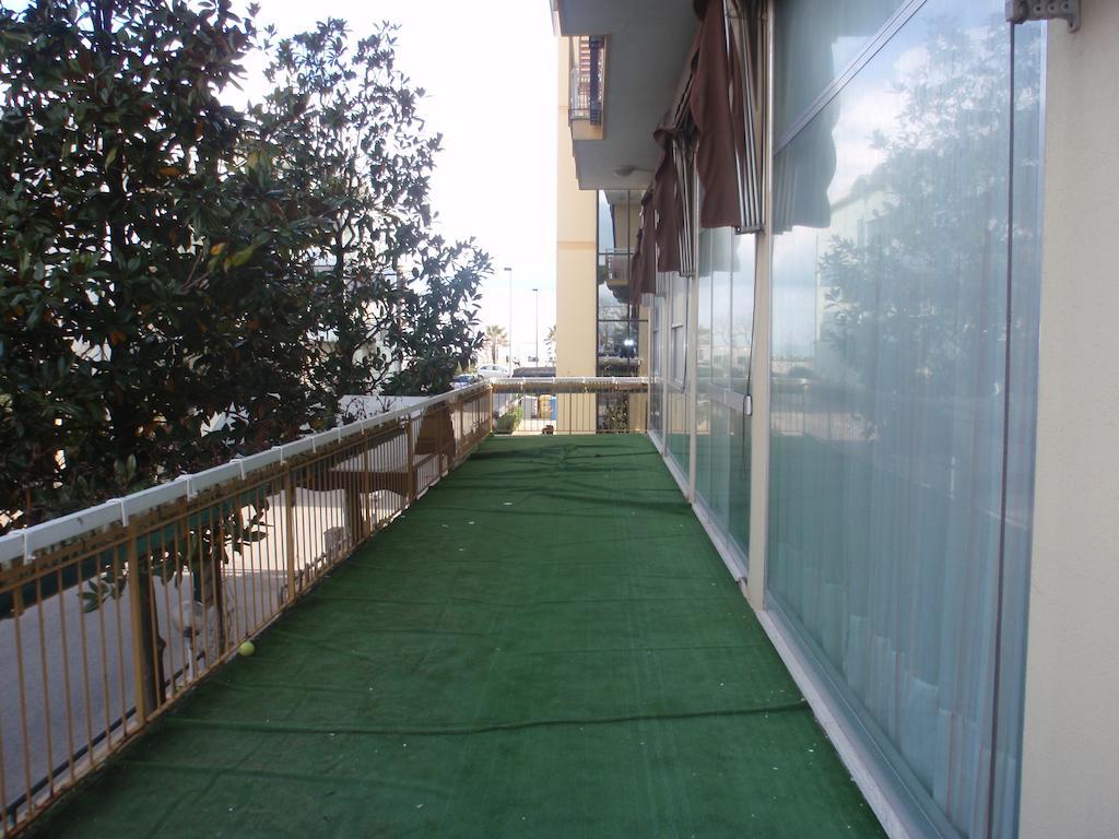 Hotel Glenn Rimini Bagian luar foto