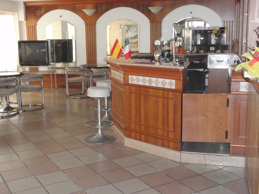 Hotel Glenn Rimini Bagian luar foto