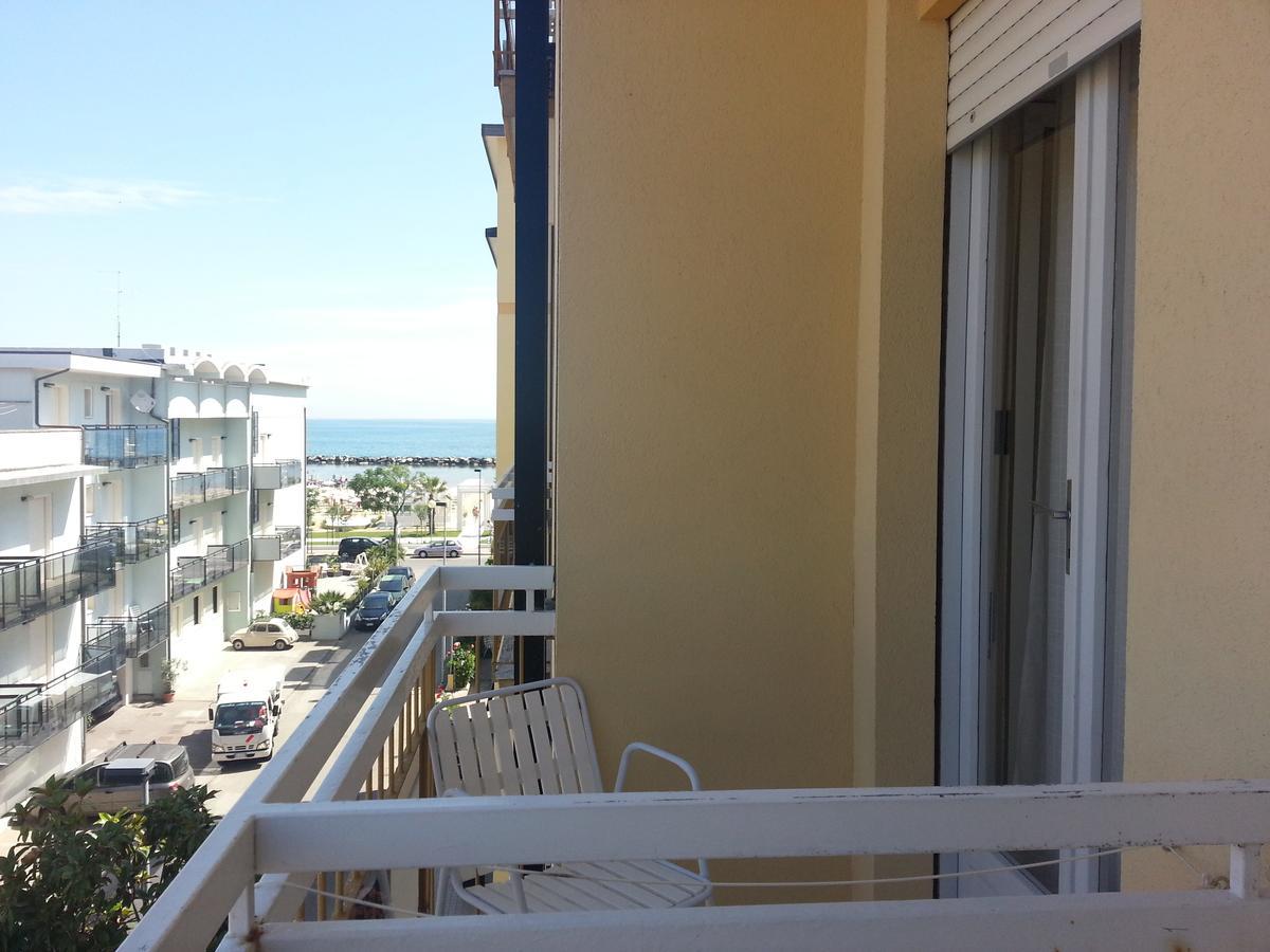 Hotel Glenn Rimini Bagian luar foto