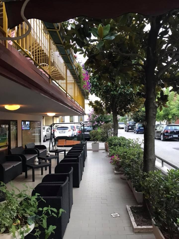 Hotel Glenn Rimini Bagian luar foto