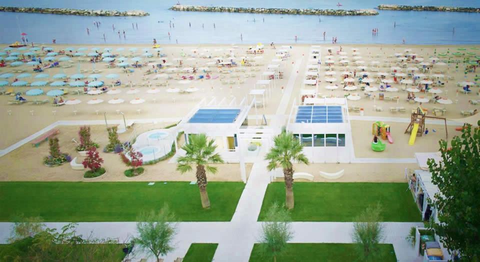 Hotel Glenn Rimini Bagian luar foto