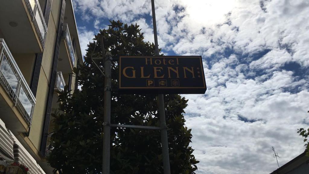 Hotel Glenn Rimini Bagian luar foto